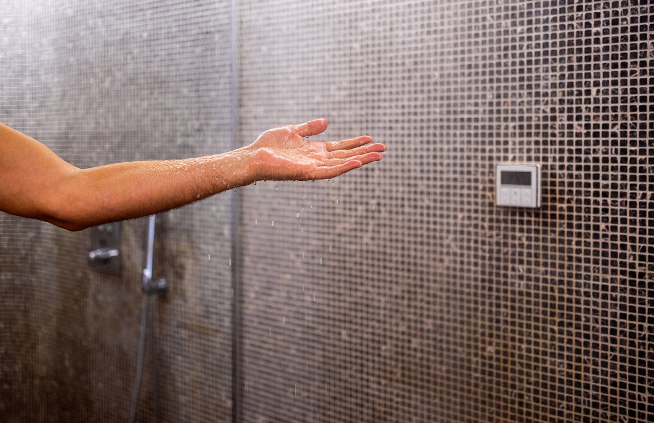 How cold showers can burn fat